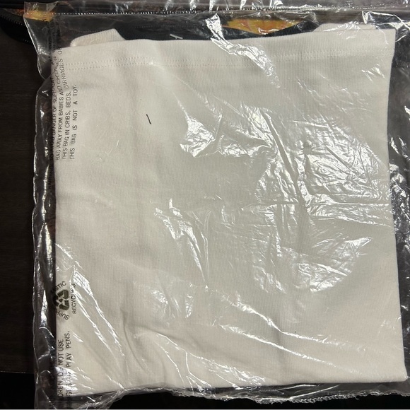 NWT - CALVIN KLEIN JEANS - JUNIORS -TANK TOP- Size MED - 100% COTTON - BRAND NEW - Picture 4 of 6